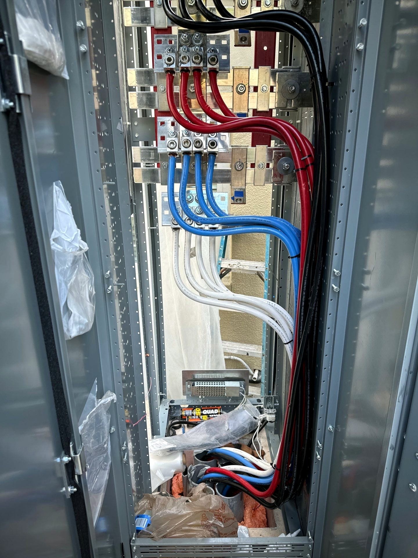 Main bus and feeder terminations